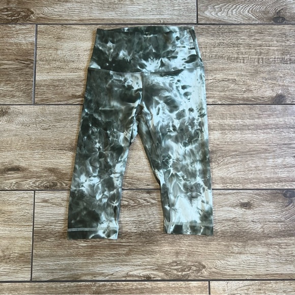 Lululemon Align Shorts Size 4 Diamond Dye Light Sage Army Green Dark Olive - Picture 7 of 13